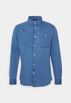 Denim overhemd, medium blauw, lange mouwen, knoopsluiting aan de kraag, twee borstzakken, lichte stiksels en knoopsluiting aan de voorkant.