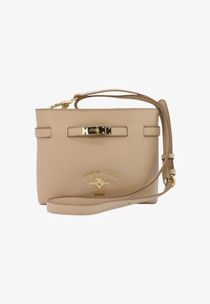 Borsa a tracolla beige in pelle testurizzata con ferrature dorate. Presenta una chiusura a zip superiore e una fibbia frontale, logo in rilievo sulla parte anteriore.