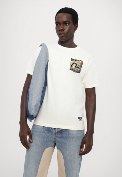Evisu POCKET & SEAGULL TEE - Μπλουζάκι με στάμπα - beige