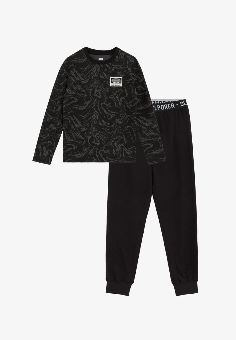 Haut noir à manches longues avec motif tourbillonnant gris et écusson "Sleep Explorer", associé à un pantalon de jogging noir uni avec poignets élastiques et taille griffée.