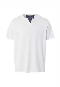 Biała koszulka z krótkim rękawem w stylu henley, z pojedynczym guzikiem i miękkim, gładkim materiałem bawełnianym.