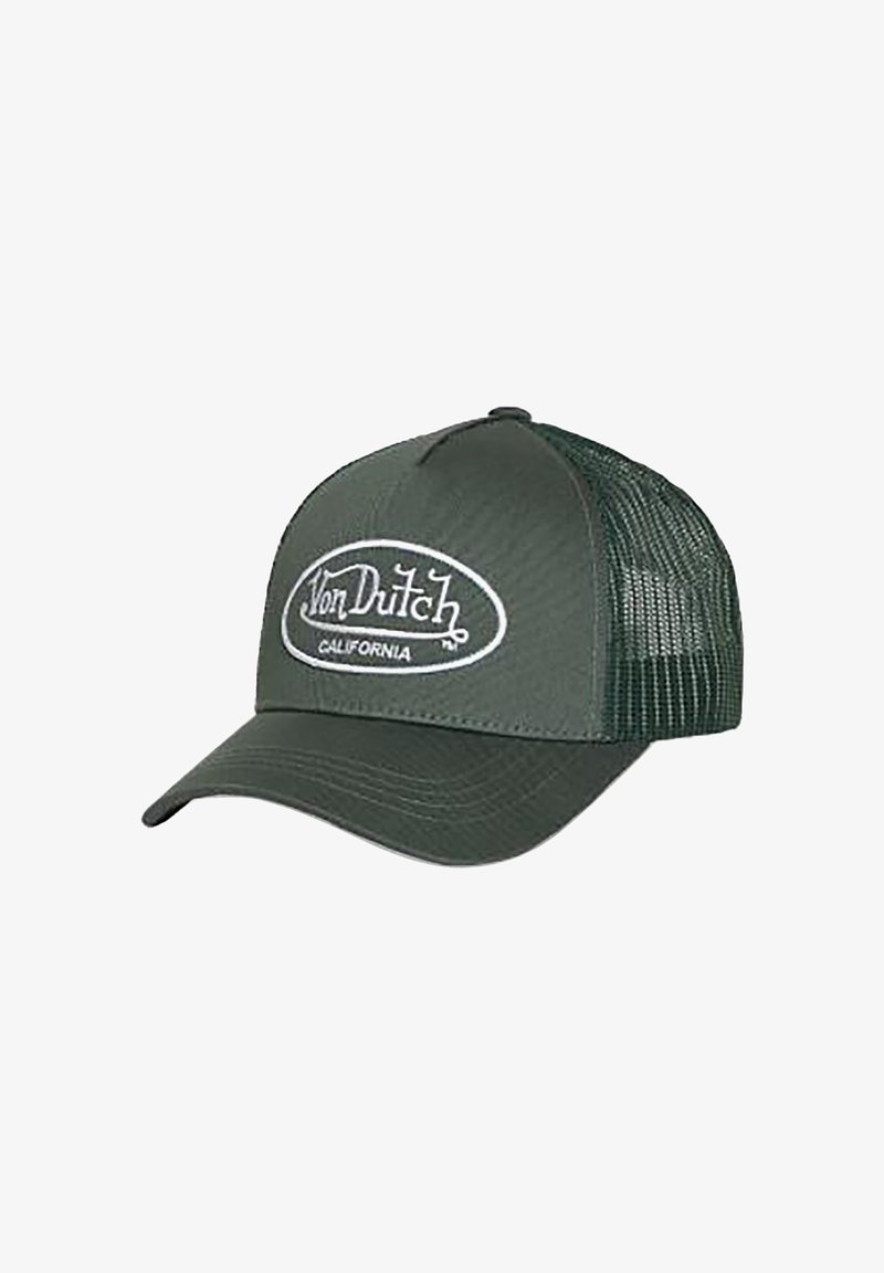 Dunkelgrüne Trucker-Cap mit Mesh-Rückseite, die ein weiß gesticktes Logo mit der Aufschrift 'Von Dutch California' zeigt. Vorgebogenes Schild, strukturierte Vorderseite.