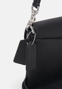 COACH GLOVETANNED FRINGE BAG - Sac bandoulière - black