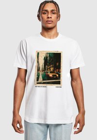 White cotton t-shirt featuring a vintage-style print of a New York City street scene with a yellow taxi, labeled "NEW YORK CITY ORIGINAL".