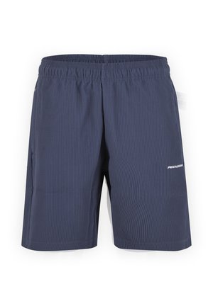 Granatowe sportowe spodenki z elastycznym pasem, subtelną teksturą pionowych pasków, bocznymi kieszeniami i małym białym logo "PEGADOR" na lewej udzie.