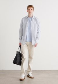 Calvin Klein Camisa elegante - blue dust