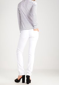 QS Jeans slim fit - white