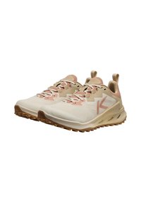 Leichte Trailrunning-Schuhe mit einem Creme- und Pinkdesign, atmungsaktivem Obermaterial, robuster Gummisohle und strukturierten Akzenten für besseren Halt.