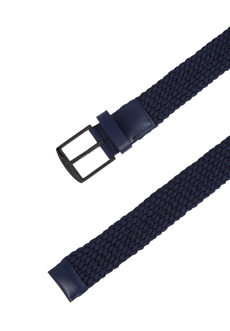 Cintura intrecciata blu navy con tessuto testurizzato, dettagli in pelle e fibbia in metallo nero. Il design è regolabile per comfort e vestibilità.