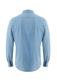 Světle modrá džínová košile s dlouhými rukávy, knoflíkovými manžetami, límečkem a zaobleným lemem. Má hladkou texturu a jemné vyblednutí.