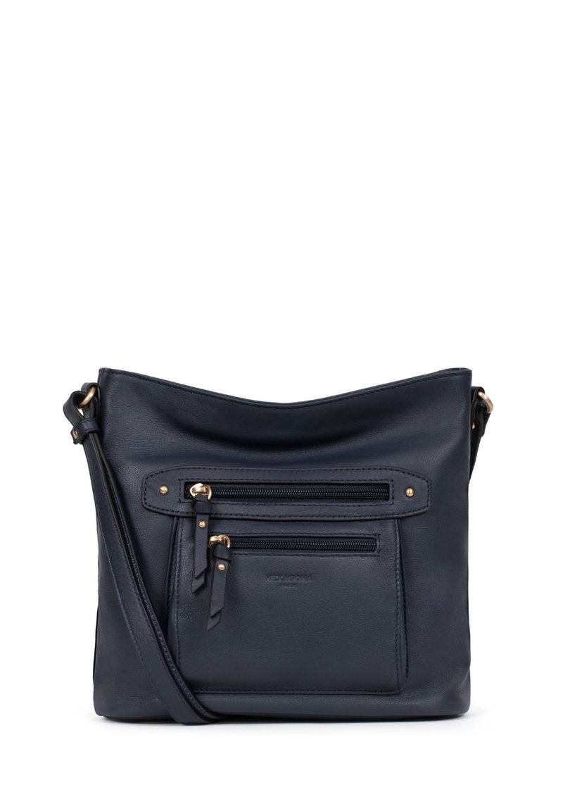 Borsa a tracolla in pelle blu navy con due tasche anteriori con zip, hardware color oro e una finitura morbida e testurizzata. Inclusa tracolla regolabile.