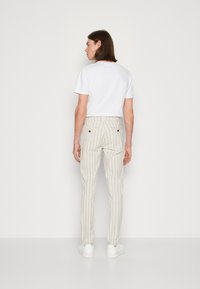 Antony Morato TROUSERS BRYAN IN STRIPED GARMENT DYE - Bukse - paper