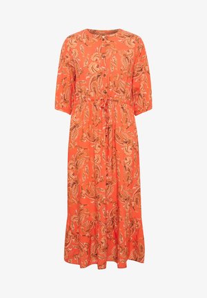 Oranje midi-jurk met paisleyprint, knoopsluiting aan de voorkant, driekwartmouwen en een trekkoord in de taille.