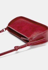 PULL&BEAR Handtas - red