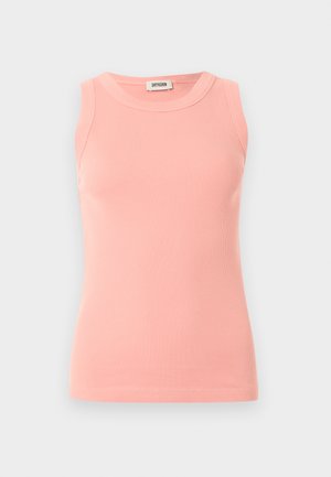 Canottiera rosa senza maniche a coste con scollo tondo e etichetta Drykorn sul retro del collo, esposta su uno sfondo chiaro uniforme.