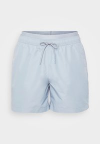 Lichtblauwe zwembroek van gladde stof, met een elastische tailleband met koord en een eenvoudig, onopgesmukt ontwerp.