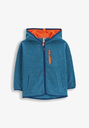 Niebieska polarowa kurtka z kapturem, z pomarańczową siateczkową podszewką, zamykanymi na zamek kieszeniami z przodu oraz kontrastującymi pomarańczowymi akcentami zamka.