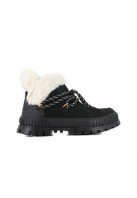 Stivali in suede nero con colletto in pelliccia sintetica, suola in gomma nera spessa e lacci a strisce bianche e nere a contrasto. Design resistente per l'uso all'aperto.