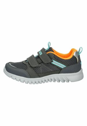 Dunkelgrauer Kindersneaker mit hellblauen Streifen, orangefarbenem Innenfutter, zwei Klettverschlüssen und weißer, strukturierter Sohle.