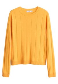 Maglione giallo con texture a coste, maniche lunghe e scollatura a girocollo. Il corpo è leggermente accorciato con orlo dritto.