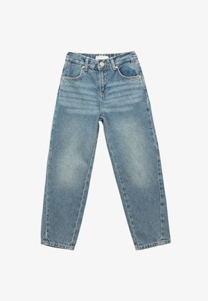 Jasnoniebieskie dżinsy z wysokim stanem, prostym krojem nogawki, przetartą fakturą, pięcioma kieszeniami i metalowym zapięciem. Widoczne szwy.