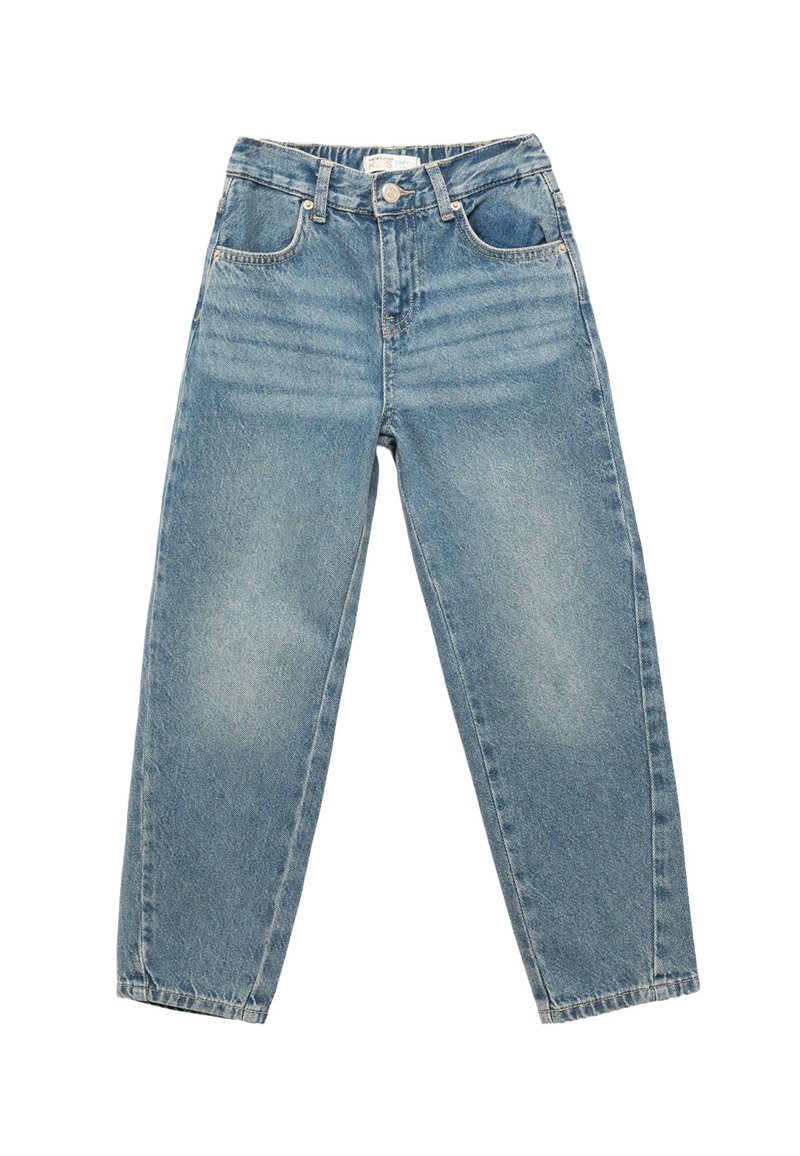 Vaqueros de color azul claro con una cintura alta, corte recto, textura desgastada, cinco bolsillos y cierre de botón metálico. Costuras visibles cosidas.
