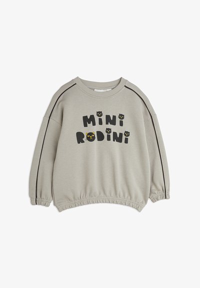 Felpa grigia chiara con scritte nere che dicono "MINI RODINI." Presenta vita elastica, design oversize e grafiche di gatti neri.