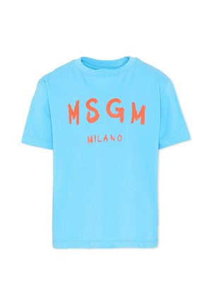T-shirt bleu vif à manches courtes avec l'inscription orange audacieuse "MSGM" et le texte plus petit "MILANO" imprimés sur la poitrine.