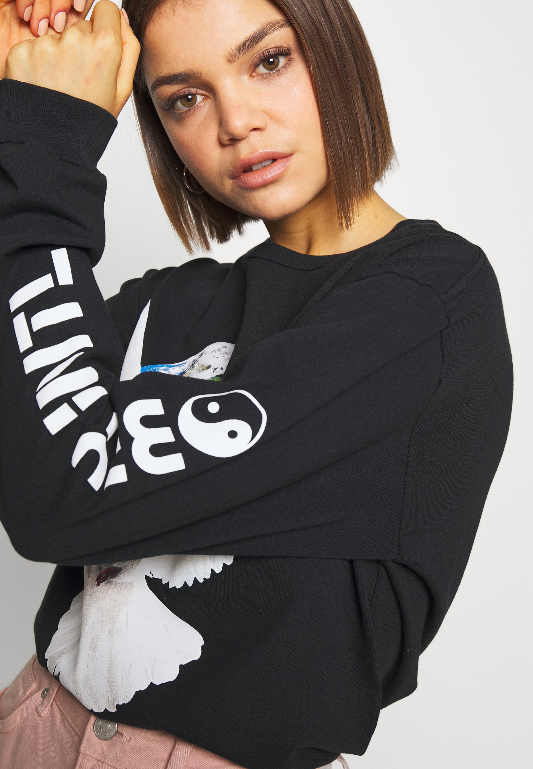 Obey Clothing WORLDWIDE PEACE Longsleeve off blackZwart Obey Clothing WORLDWIDE PEACE Longsleeve off blackZwart