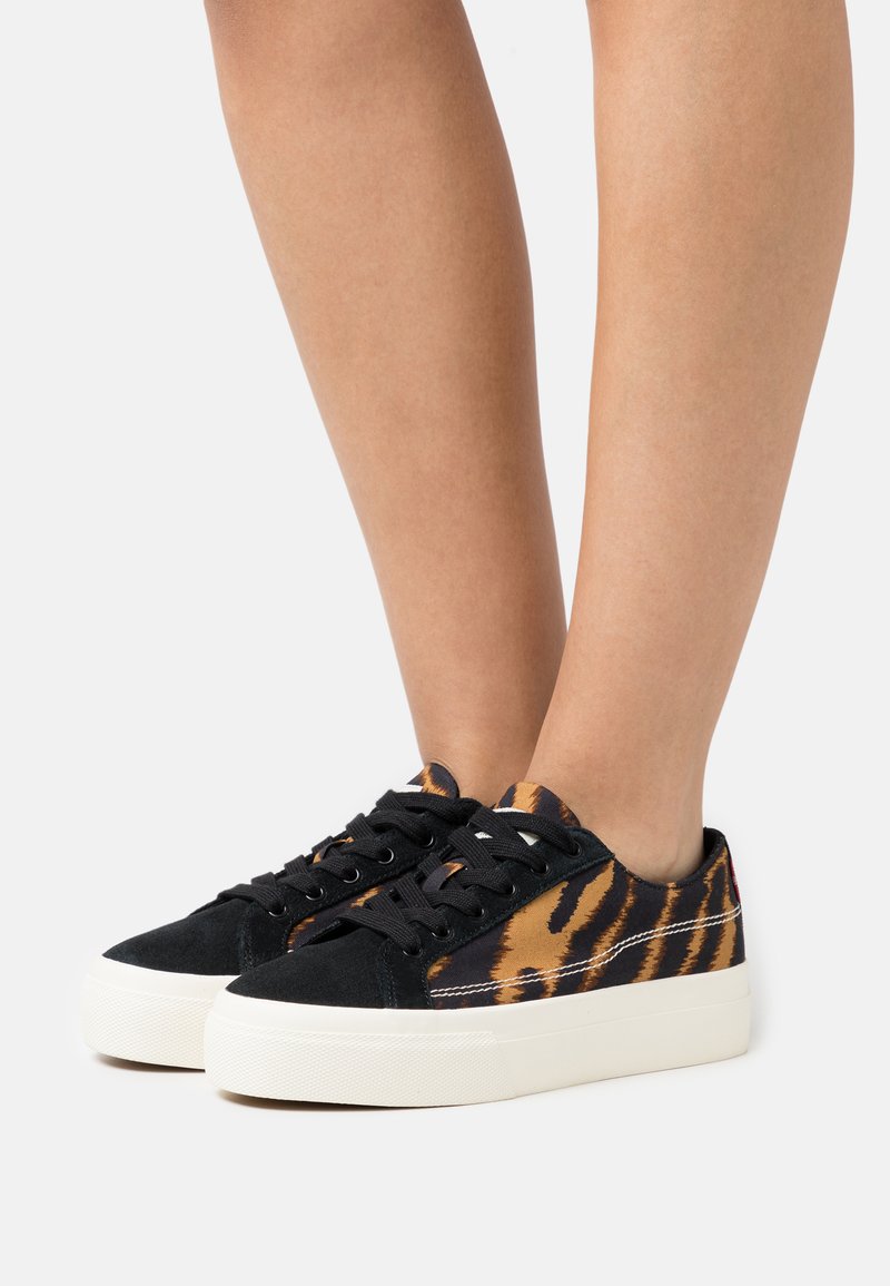 Levi's® XL DECON Trainers regular black/black Zalando.co.uk