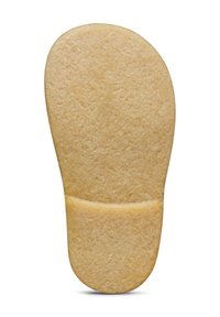 Gładka beżowa podeszwa z crepe'u buta, widoczna od spodu, z lekko podniesioną piętą i teksturowaną powierzchnią.