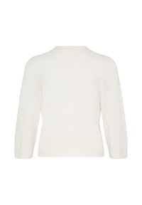 Pull en tricot blanc avec manches trois-quarts, col rond et texture lisse. Design simple et minimaliste sans motifs ni accents.