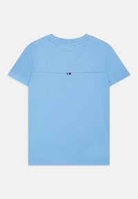 Tommy Hilfiger STAMP PRINT TEE - T-shirt con stampa - aegean sea