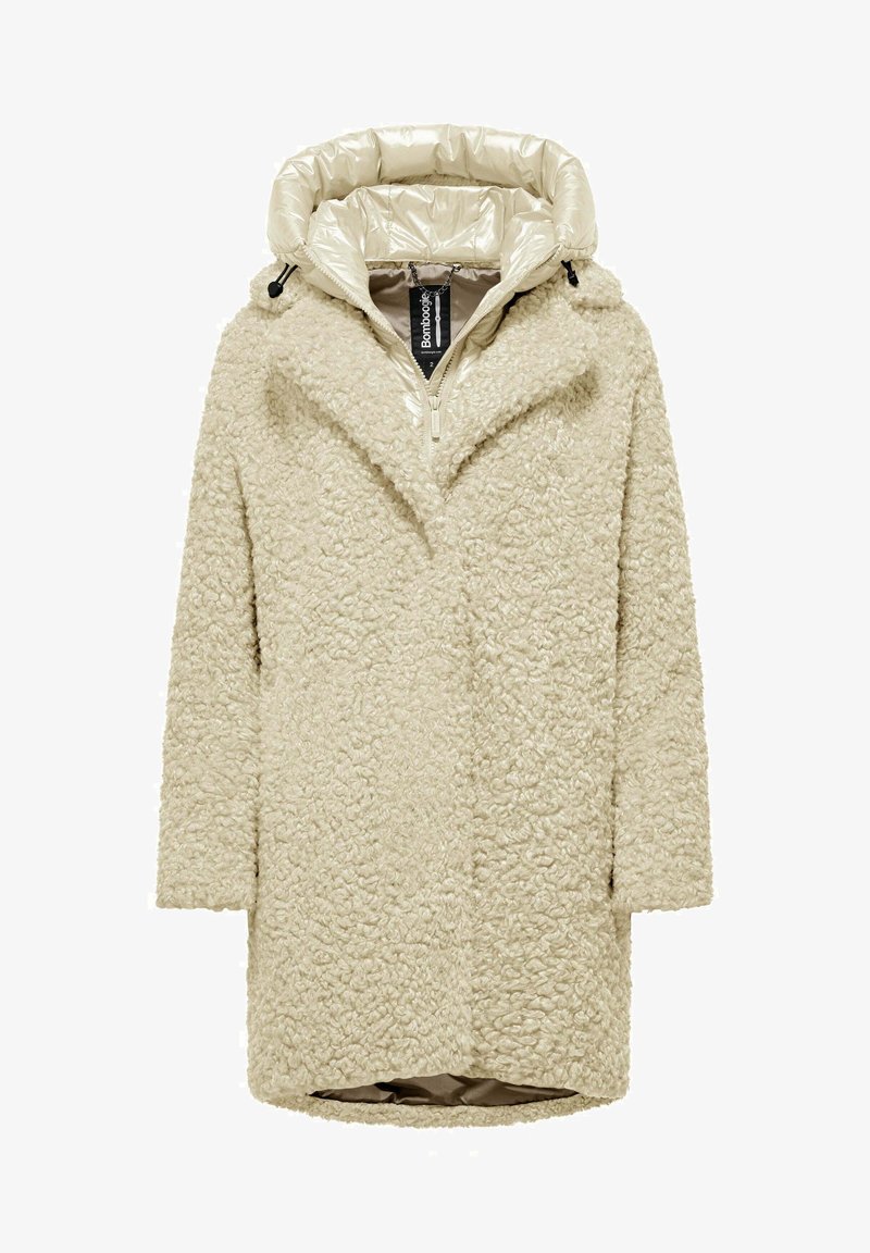 Beige nepbontjas met een volle, glanzende capuchon. Voorzien van een ritssluiting aan de voorkant en schuine zakken. Zacht, gestructureerd materiaal met een relaxte pasvorm.