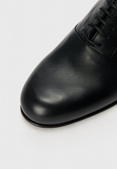 Filippa K DERBY - Derbies & Richelieus - black