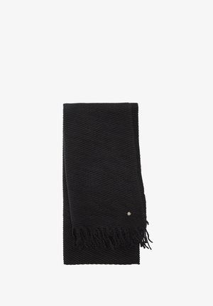 Czarny szalik wykonany z teksturowanej tkaniny w ukośne paski, z frędzlami na brzegach i małym metalowym akcentem.