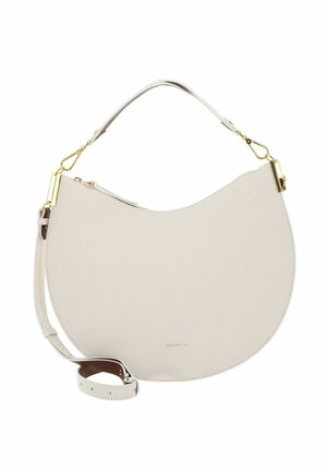 Borsa a mezzaluna in pelle color crema con tracolla removibile e accessori in tono oro, dotata di chiusura superiore con cerniera.