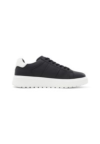 Sneaker nero realizzato in materiale sintetico liscio con suola in gomma bianca, design con lacci, accenti a pannello e suola testurizzata.