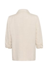 Beige linnen shirt met een kraag, driekwart mouwen en verzamelde details aan de mouwzoom. Vloeiende textuur en minimalistisch ontwerp.