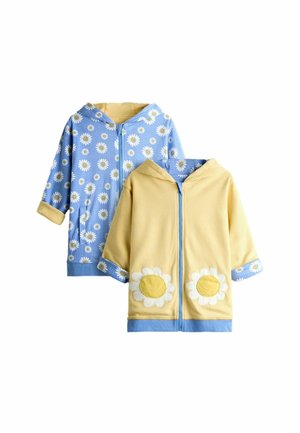 Kaks laste kapuutsiga lukuga jopet, üks kollane karikakra-taskutega, teine sinine valge karikakraväljatrükiga, mõlemal kontrastsete varrukäevete ja äärega.