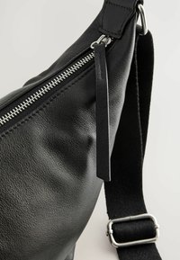 Next Umhängetasche - black