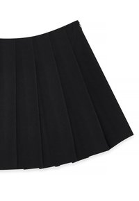 Jupe plissée noire avec de larges plis verticaux et une fermeture éclair latérale sur fond blanc.