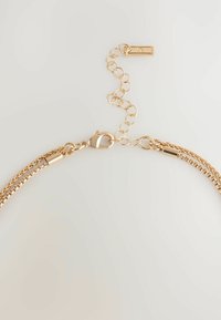Gouden ketting met twee soorten textuur in de schakels, voorzien van een lobster sluiting en een verstelbare ketting voor lengtes variatie.