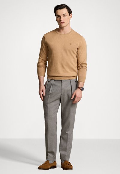 Polo Ralph Lauren COTTON-CASHMERE CREWNECK SWEATER - Jersey de punto - burlap tan