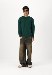 Selected Homme SLHCODY LS  CREW NECK NOOS - Pulover - rain forest