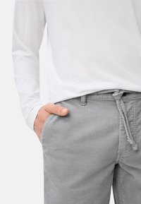 camel active RELAXED FIT - Shorts - tinted blue