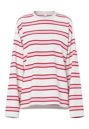 Langärmliges weißes Hemd mit abwechselnd roten und pinkfarbenen horizontalen Streifen und rundem Ausschnitt.