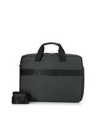 Schwarze Laptop-Tasche mit einer strukturierten synthetischen Außenseite, zwei Griffen und einem abnehmbaren Schultergurt, der mit einem geprägten Logo und kontrastierenden Nähten versehen ist.