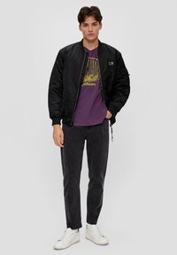 QS - T-shirt z nadrukiem