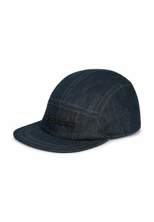 Casquette en denim bleu foncé avec une visière plate et un logo G-Star noir brodé au centre avant, présentée sur fond blanc.